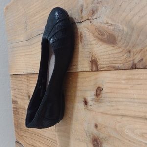 Earth Bellwether Black Leather Flat Shoes Size 7B